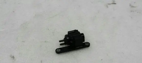 BMW 1 F20 F21 Turbo solenoid valve 8570591