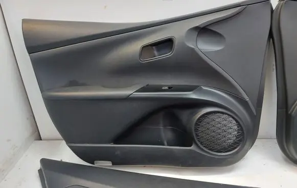 Toyota Prius (XW50) Front door card panel trim