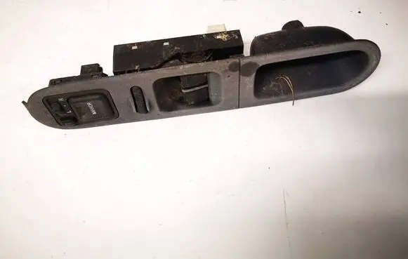 Honda HR-V Electric window control switch 83510S2HG000