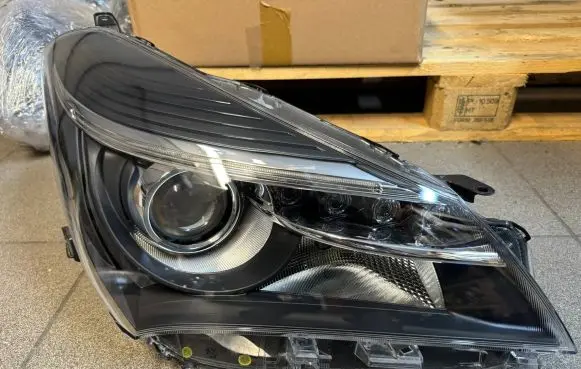 Toyota Yaris Headlight/headlamp