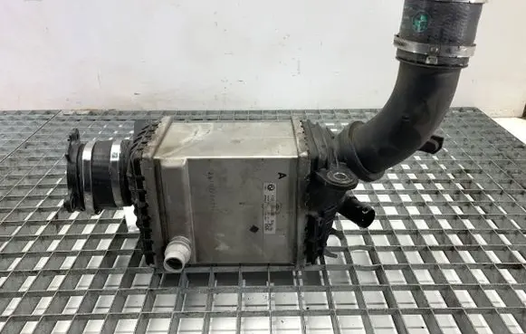 BMW 5 G30 G31 G38 Intercooler radiator 7852407