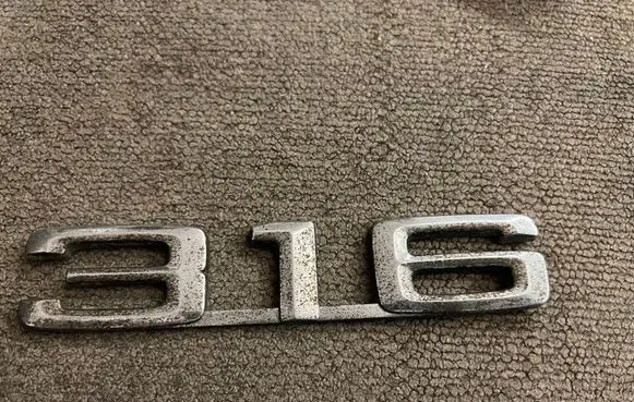 BMW 3 E30 Manufacturers badge/model letters 