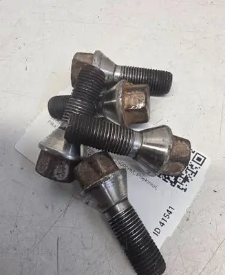 Volvo V70 Nuts/bolts 1234