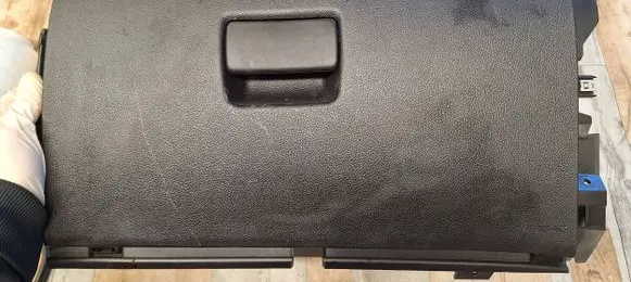 Chevrolet Cruze II Glove box