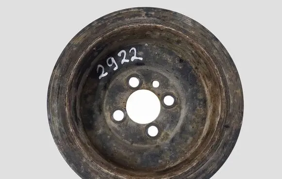 Volkswagen PASSAT B6 Crankshaft pulley 03G105243