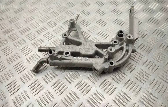 Volkswagen Transporter - Caravelle T6 Engine mounting bracket 04L131425AA
