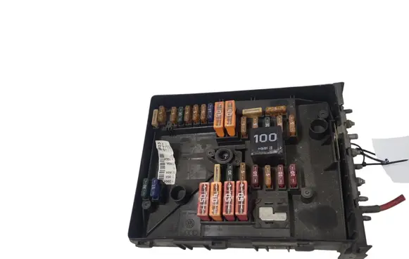 Volkswagen Golf V Fuse module 017181301 017180061