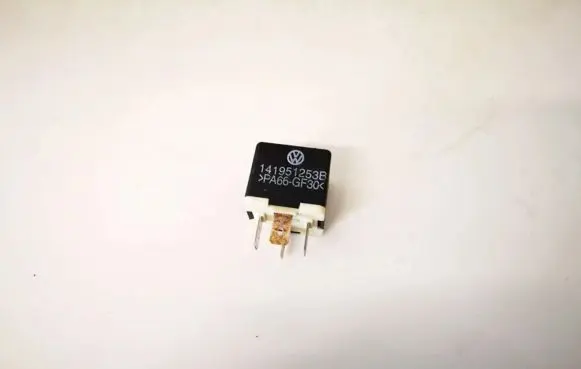 Volkswagen Golf IV Other relay 141951253b