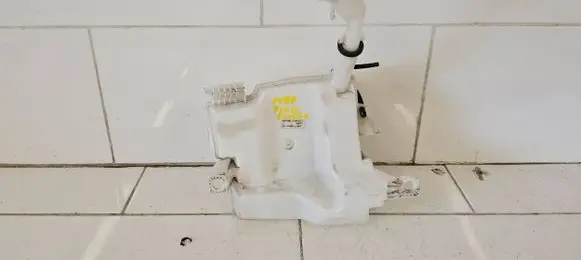 Ford Focus Windshield washer fluid reservoir/tank BV6117B613CA 30881859 17062013