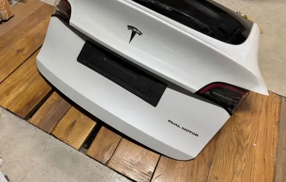 Tesla Model Y Tailgate/trunk/boot lid