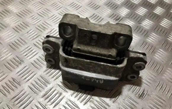 Volkswagen Golf Plus Engine mount bracket 1k0199555 173149