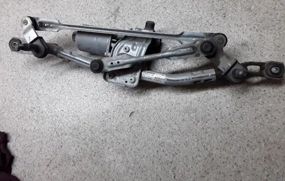 Fiat 500X Front wiper linkage and motor 3397021788 51937612 0390243533