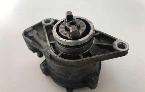 Land Rover Freelander Vacuum pump 96110855