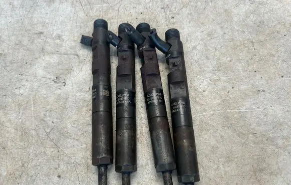 Renault Megane III Fuel injectors set H8200421897 8200676774 EJBR05101D