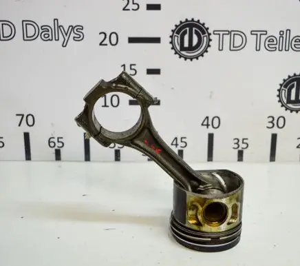 Volkswagen Golf V Piston 038G054