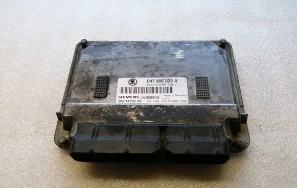 Skoda Fabia Mk1 (6Y) Engine control unit/module 047906033A 5WP44193