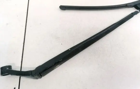Toyota Auris 150 Front wiper blade arm 3451979