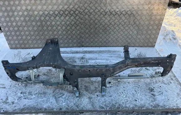 Maserati Ghibli Dashboard cross member/frame bar 670003676