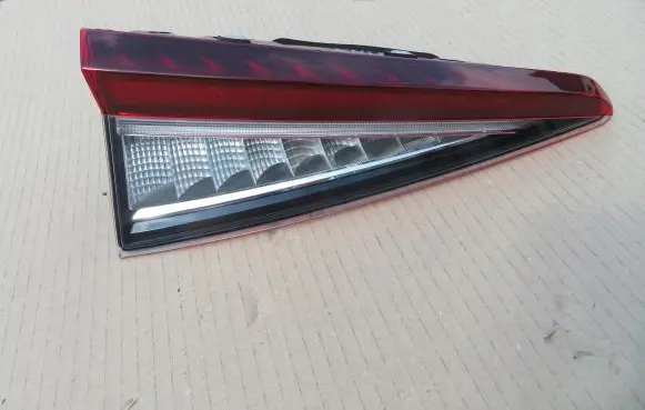 Tailgate rear/tail lights