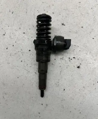 Volkswagen PASSAT B6 Fuel injector 038130073BQ 0414720312