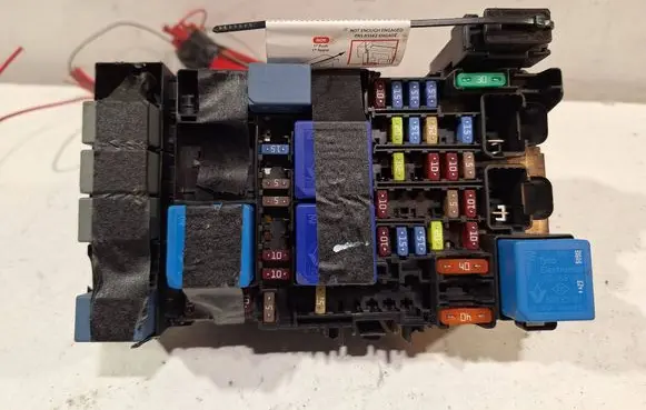 Renault Megane IV Fuse module 243800453R