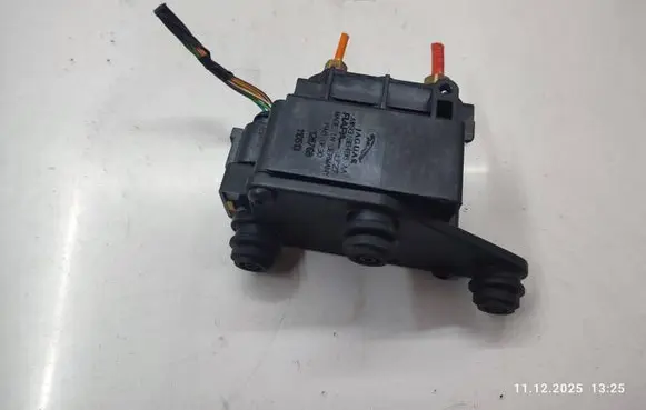 Jaguar XJ X351 Air suspension valve block AW933B486AA 110513 128768
