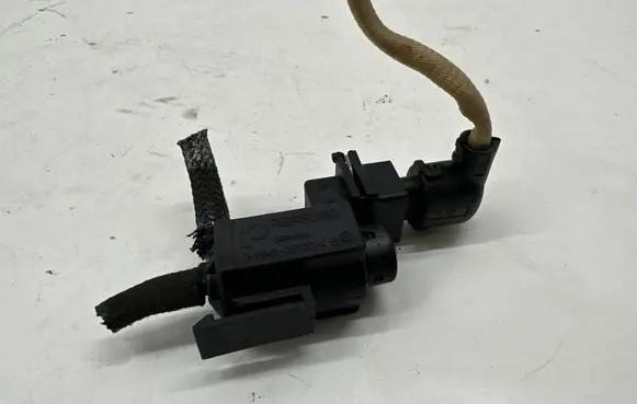 BMW 6 F12 F13 Turbo solenoid valve 7810831