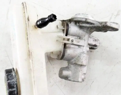 Volkswagen Up Master brake cylinder 32668657