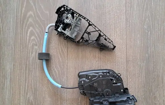 Mini Cooper Countryman R60 Coupe door lock (next to the handle) 7281937 7296457