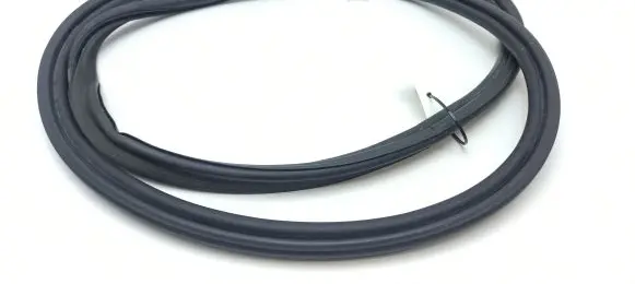 BMW Z4 E85 E86 Trunk rubber seal (body) 