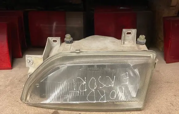 Ford Escort Headlight/headlamp 93AG13006C2B C7V6A