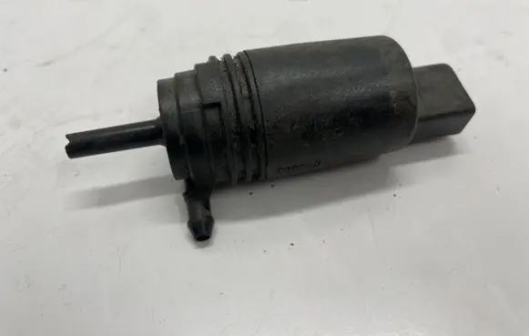 BMW 3 E90 E91 Windscreen/windshield washer pump 8377612