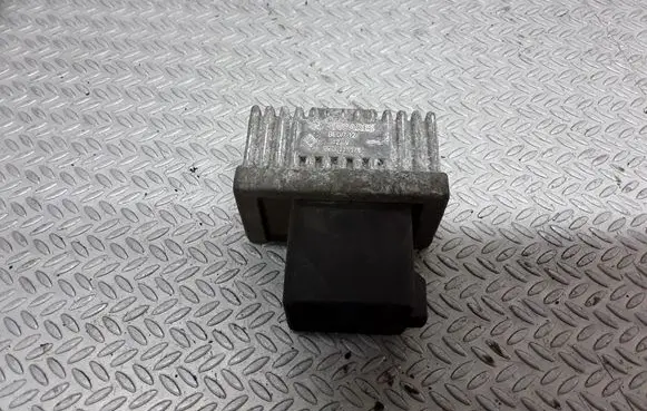 Renault Scenic I Glow plug pre-heat relay 7700115078