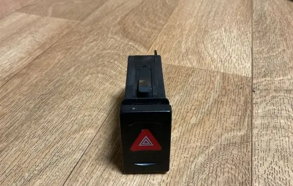 Volkswagen PASSAT B5 Hazard light switch 3B0953235E PA6GGF30