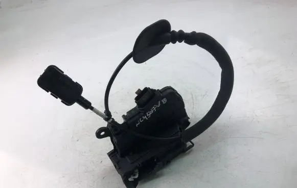Renault Zoe Coupe door lock (next to the handle) 825037100R