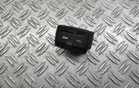 Fiat 500L AUX in-socket connector 300184300 JSJ92013