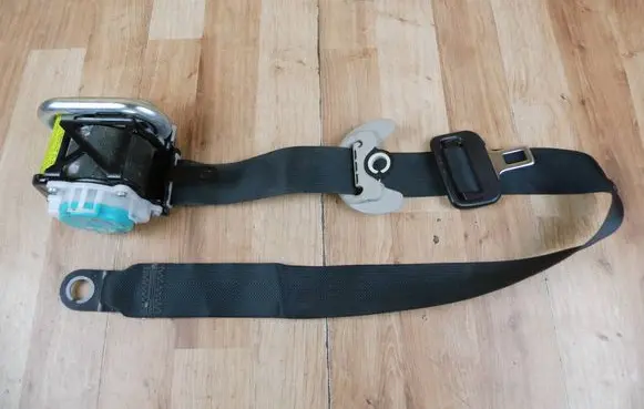 Toyota Land Cruiser (J150) Front seatbelt TKAH2EF829P
