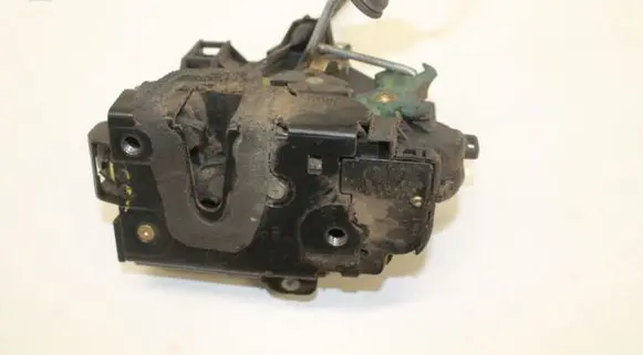 Volkswagen Golf IV Front door lock 3B1837016