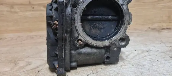 Volvo V70 Throttle valve 30711551 G210541