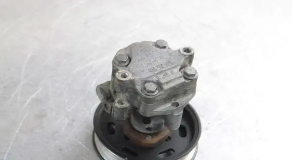 Volkswagen Golf V Power steering pump 2K0422154A