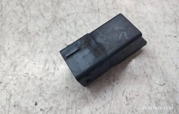 Glow plug pre-heat relay