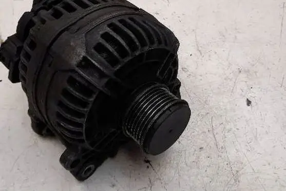 Volkswagen Bora Generator/alternator BOSCH028903028E