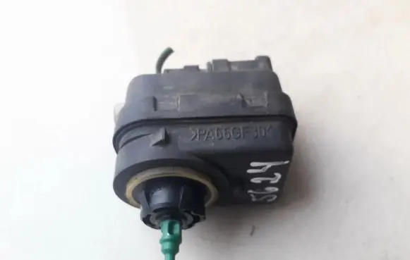 Renault Megane I Headlight level adjustment motor 