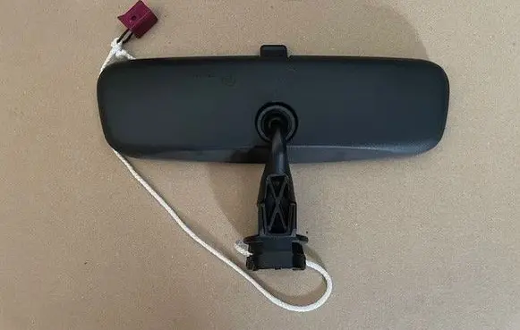 Rear view mirror (interior)