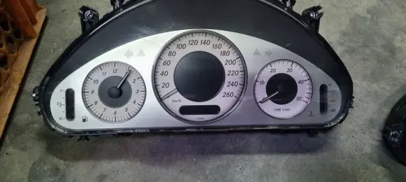Mercedes-Benz E W211 Speedometer (instrument cluster) A2115400948 1100803300