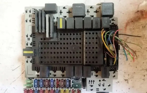 Volvo XC70 Fuse box set 08696098 08696040