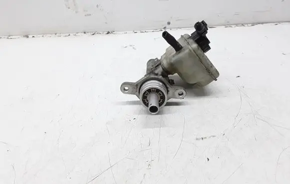 Master brake cylinder