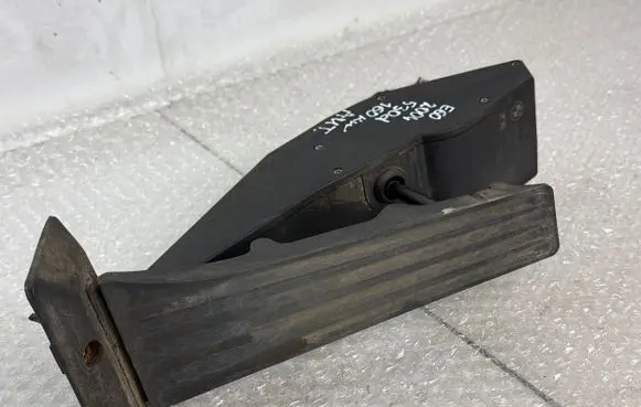 BMW 5 E60 E61 Accelerator throttle pedal 6766930 35406766930