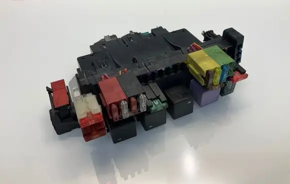 Mercedes-Benz S W220 Fuse module A0315451632 05045133 0315451632
