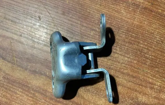 Toyota Corolla Verso AR10 Rear door upper hinge